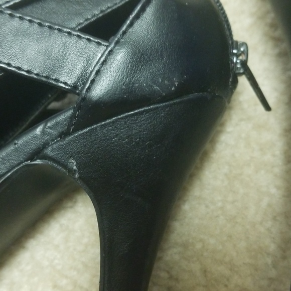 Heels - Picture 3 of 4
